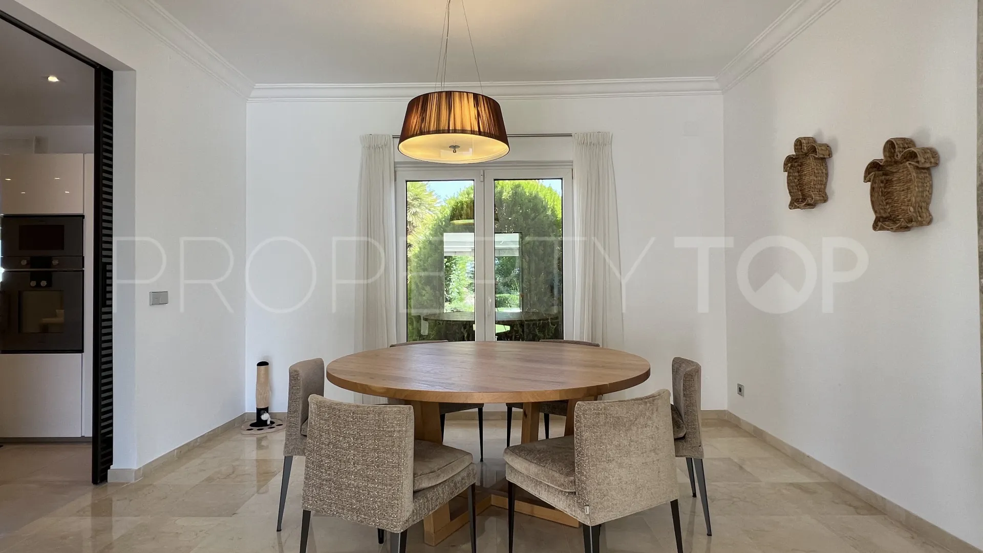 El Paraiso villa for sale