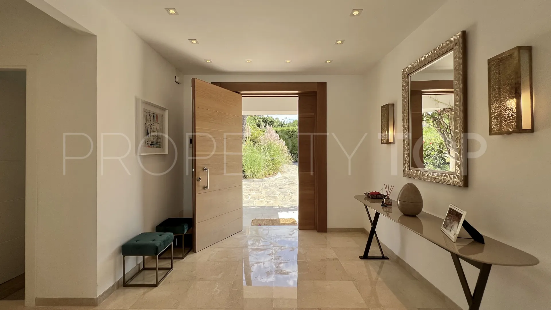 El Paraiso villa for sale