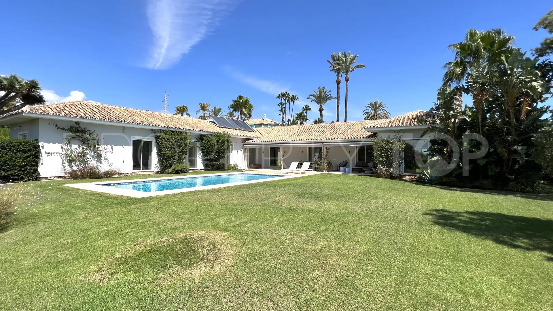 El Paraiso villa for sale
