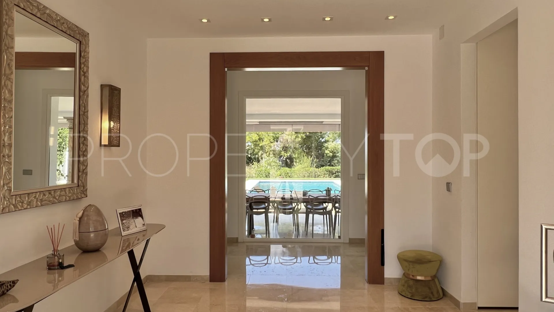 El Paraiso villa for sale