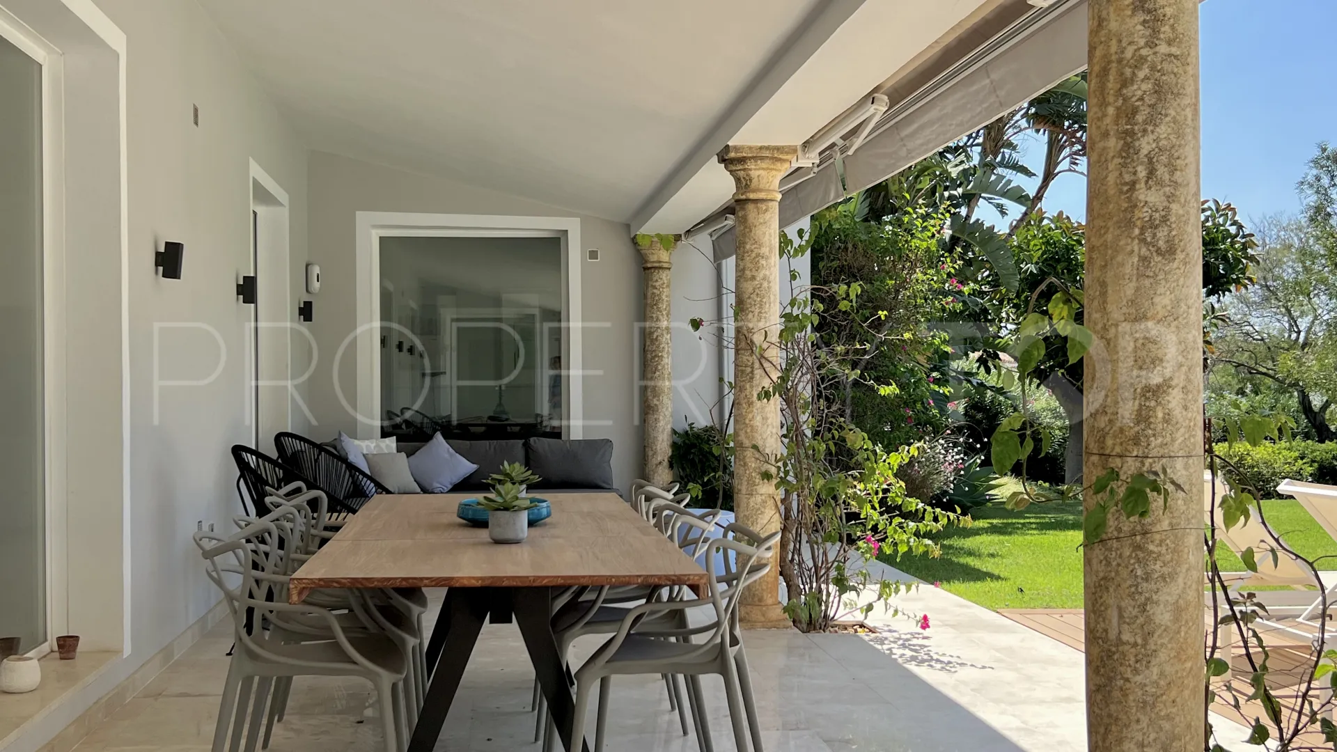 El Paraiso villa for sale