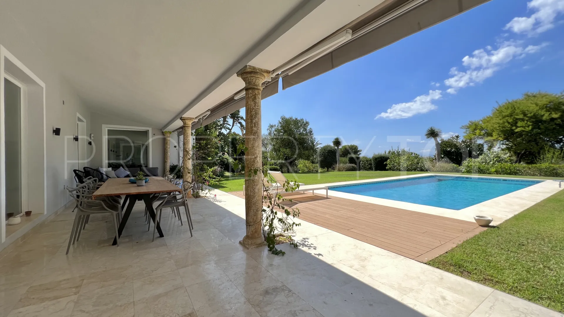 El Paraiso villa for sale