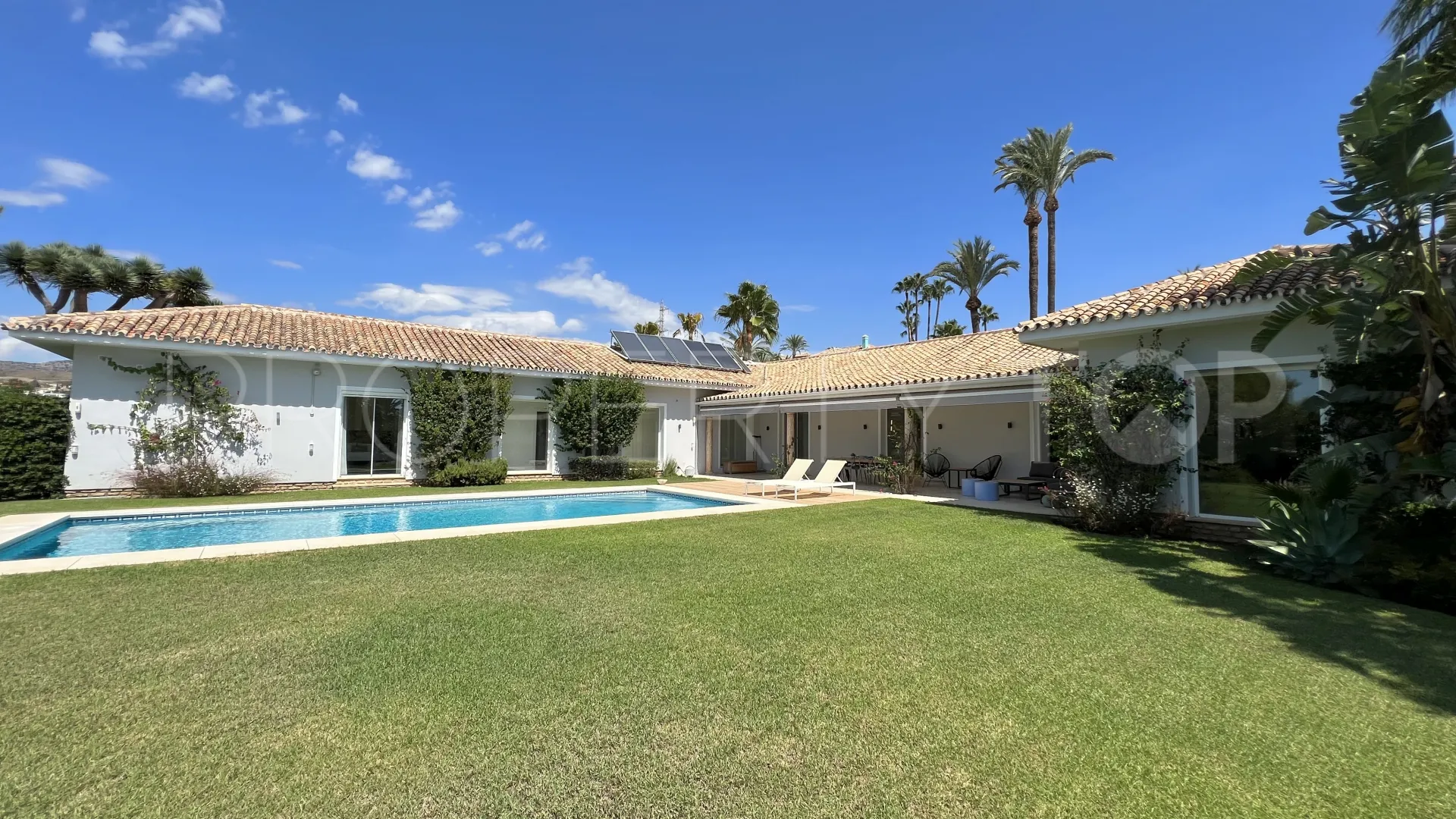 El Paraiso villa for sale