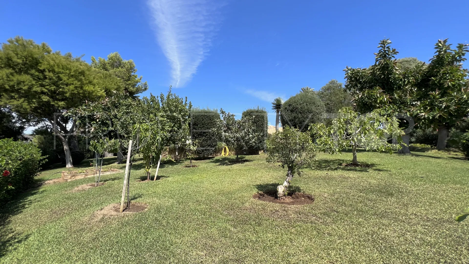 El Paraiso villa for sale