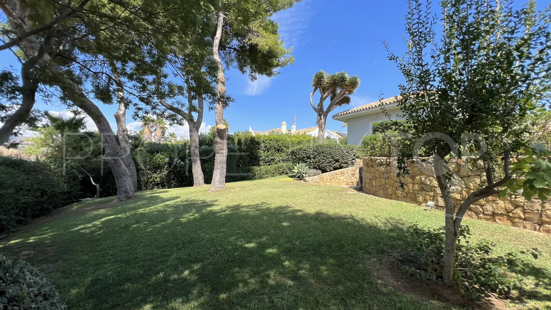 El Paraiso villa for sale