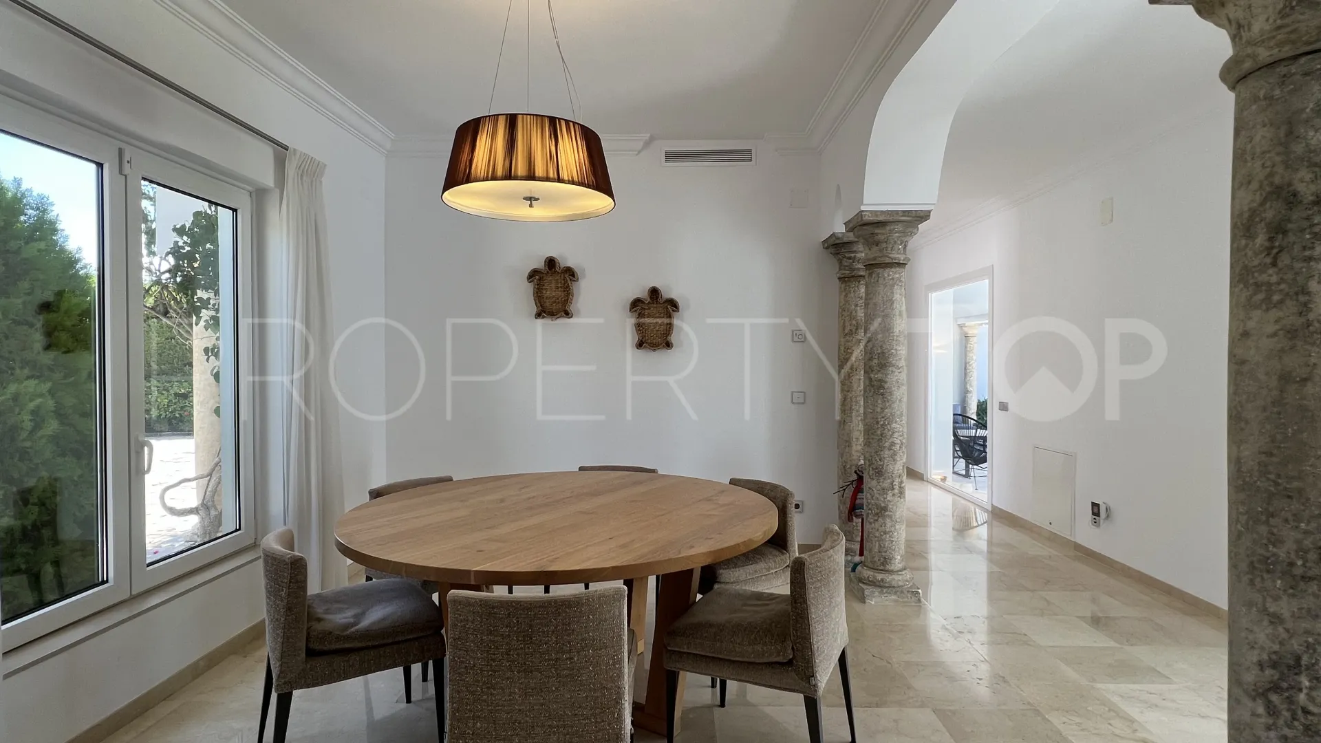 El Paraiso villa for sale