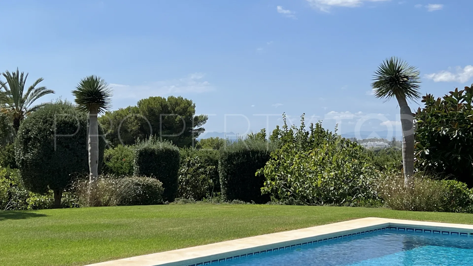 El Paraiso villa for sale