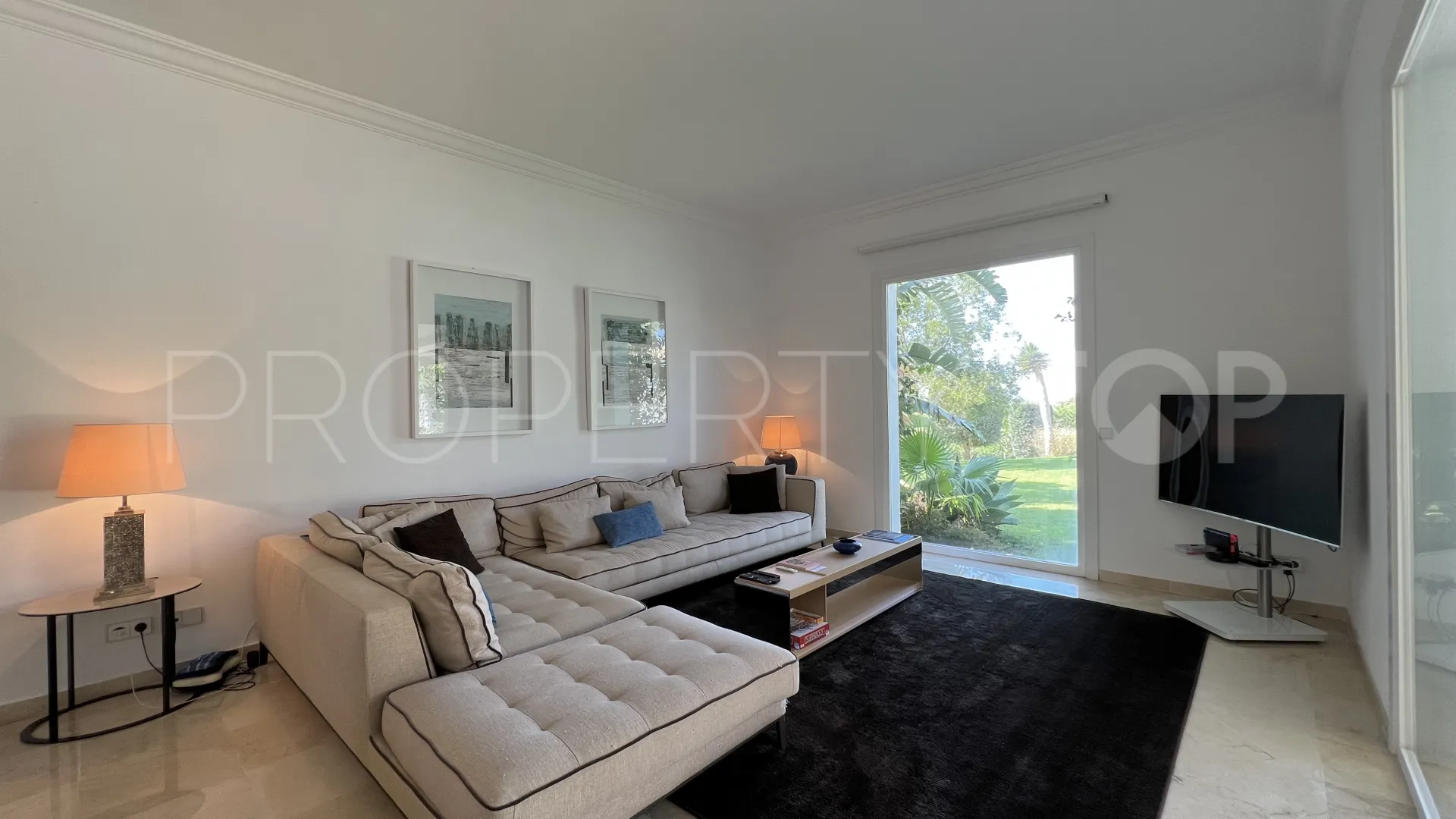 El Paraiso villa for sale