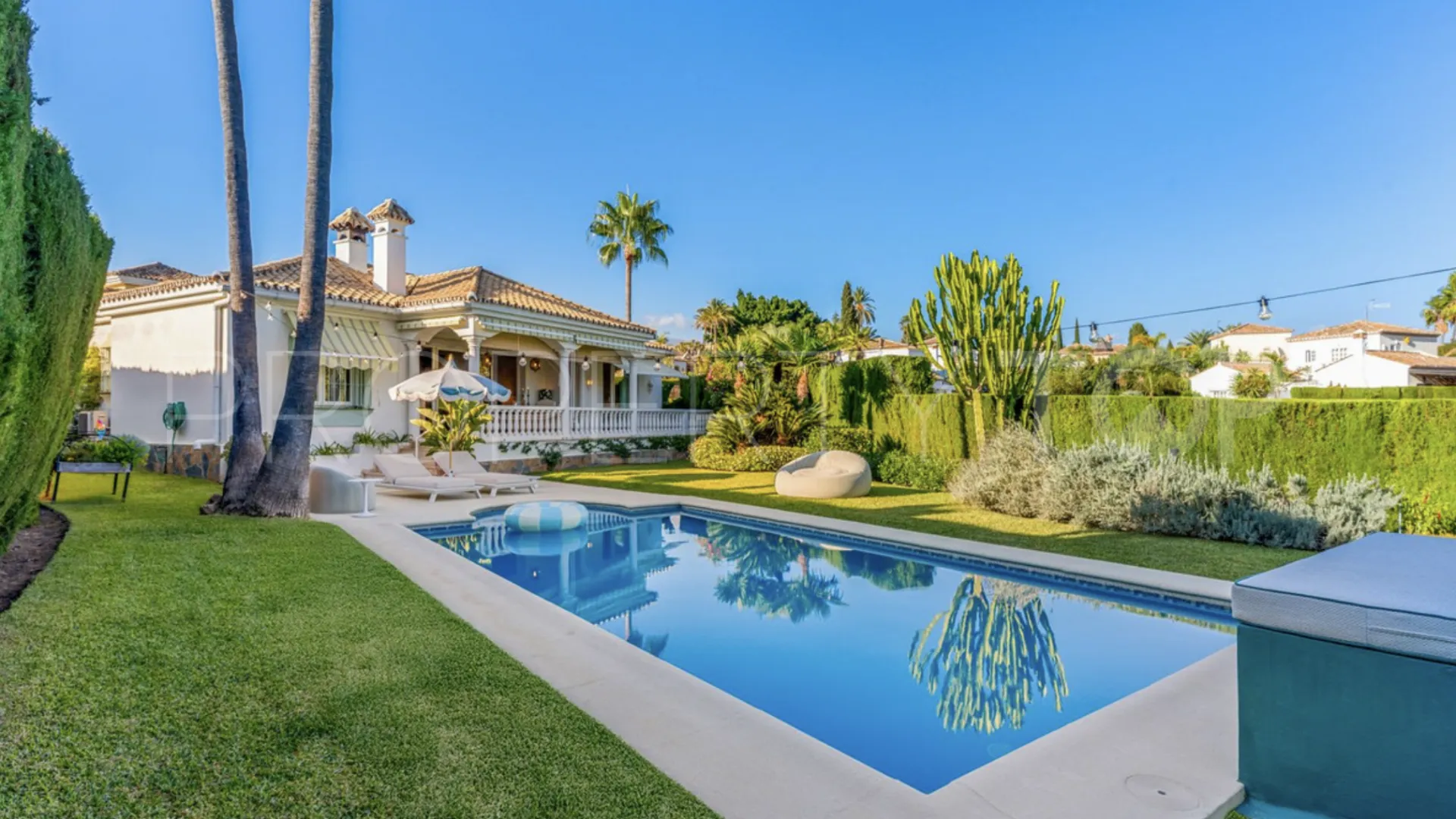 3 bedrooms El Paraiso villa for sale
