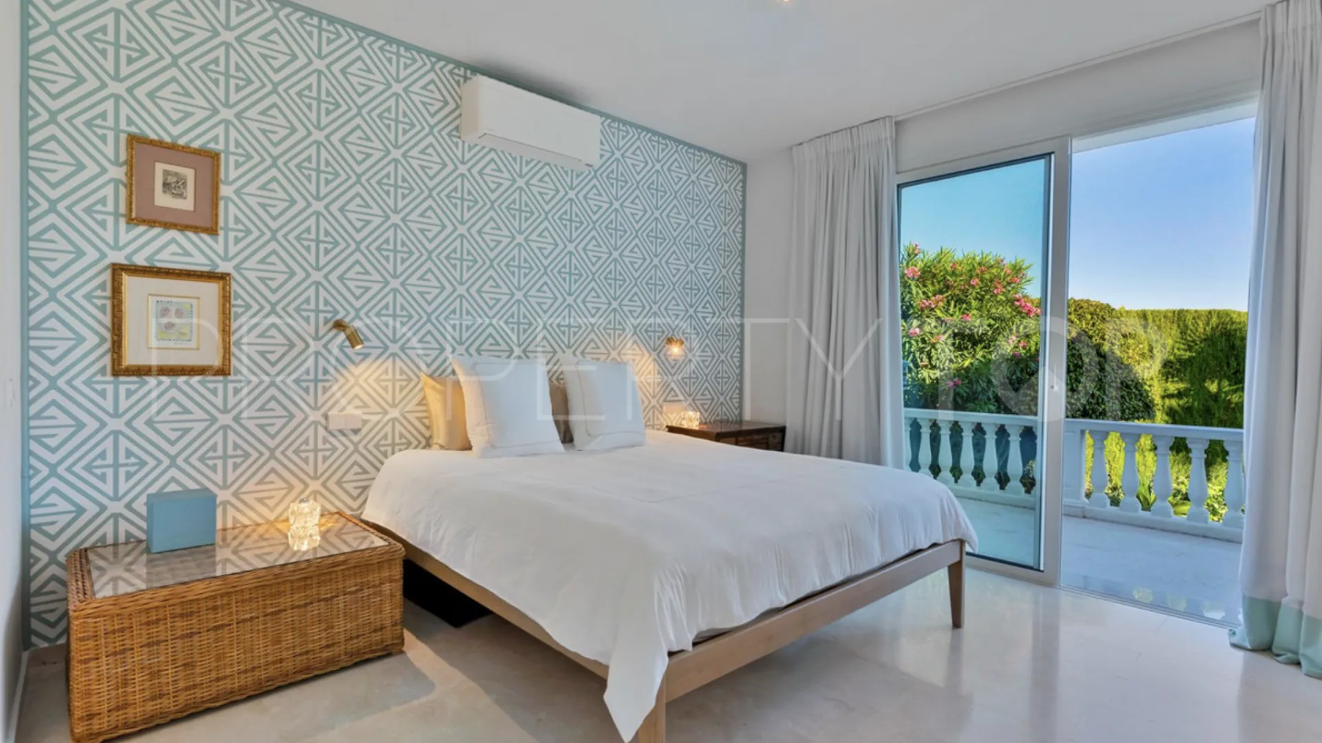 3 bedrooms El Paraiso villa for sale