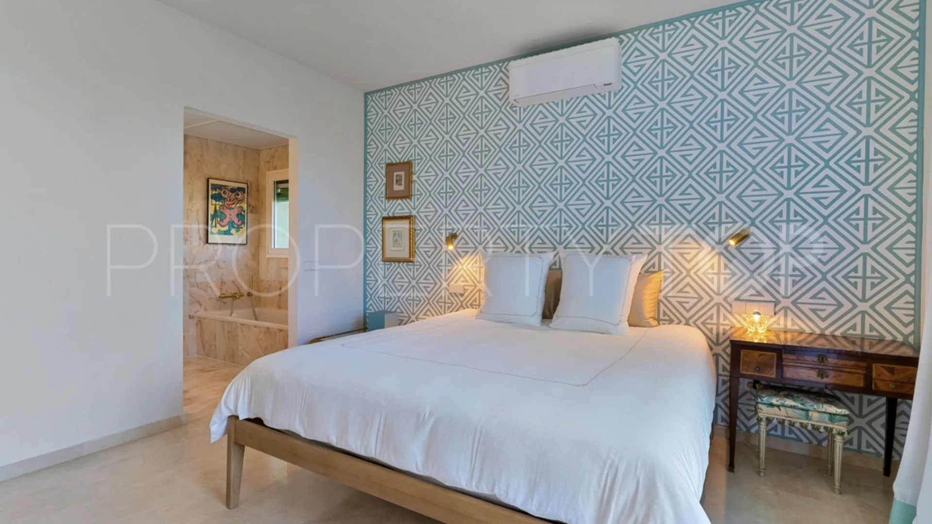 3 bedrooms El Paraiso villa for sale