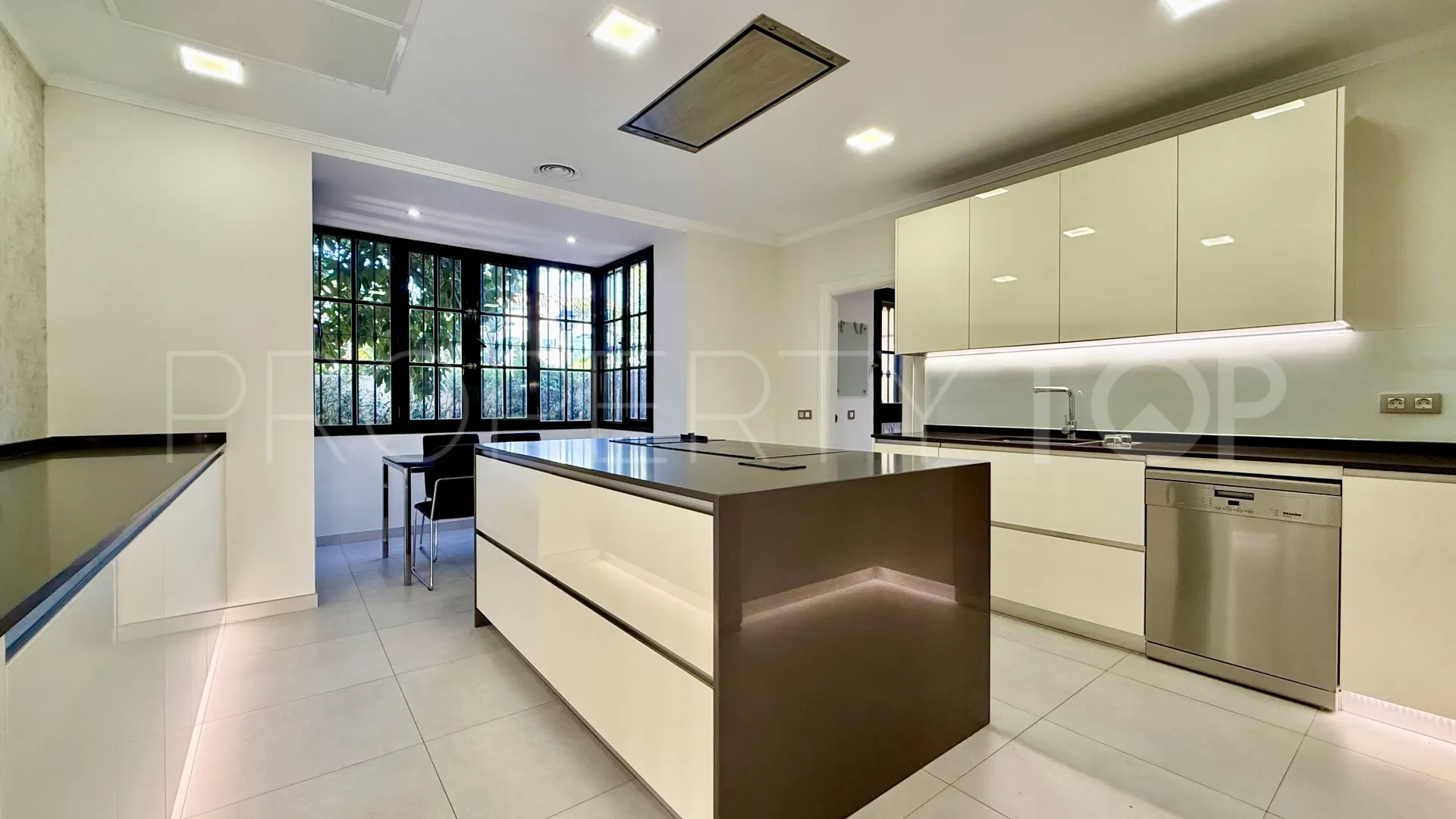 Villa en venta en Casasola