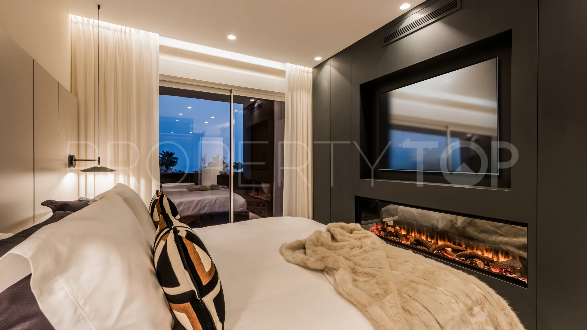 For sale 3 bedrooms apartment in Estepona East