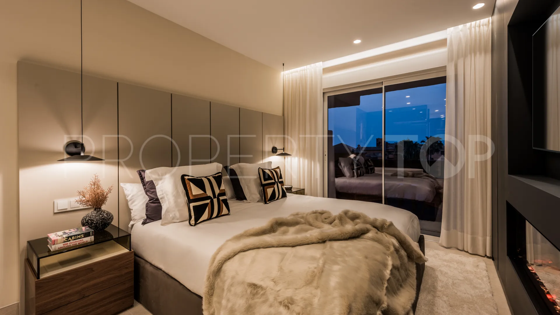 For sale 3 bedrooms apartment in Estepona East