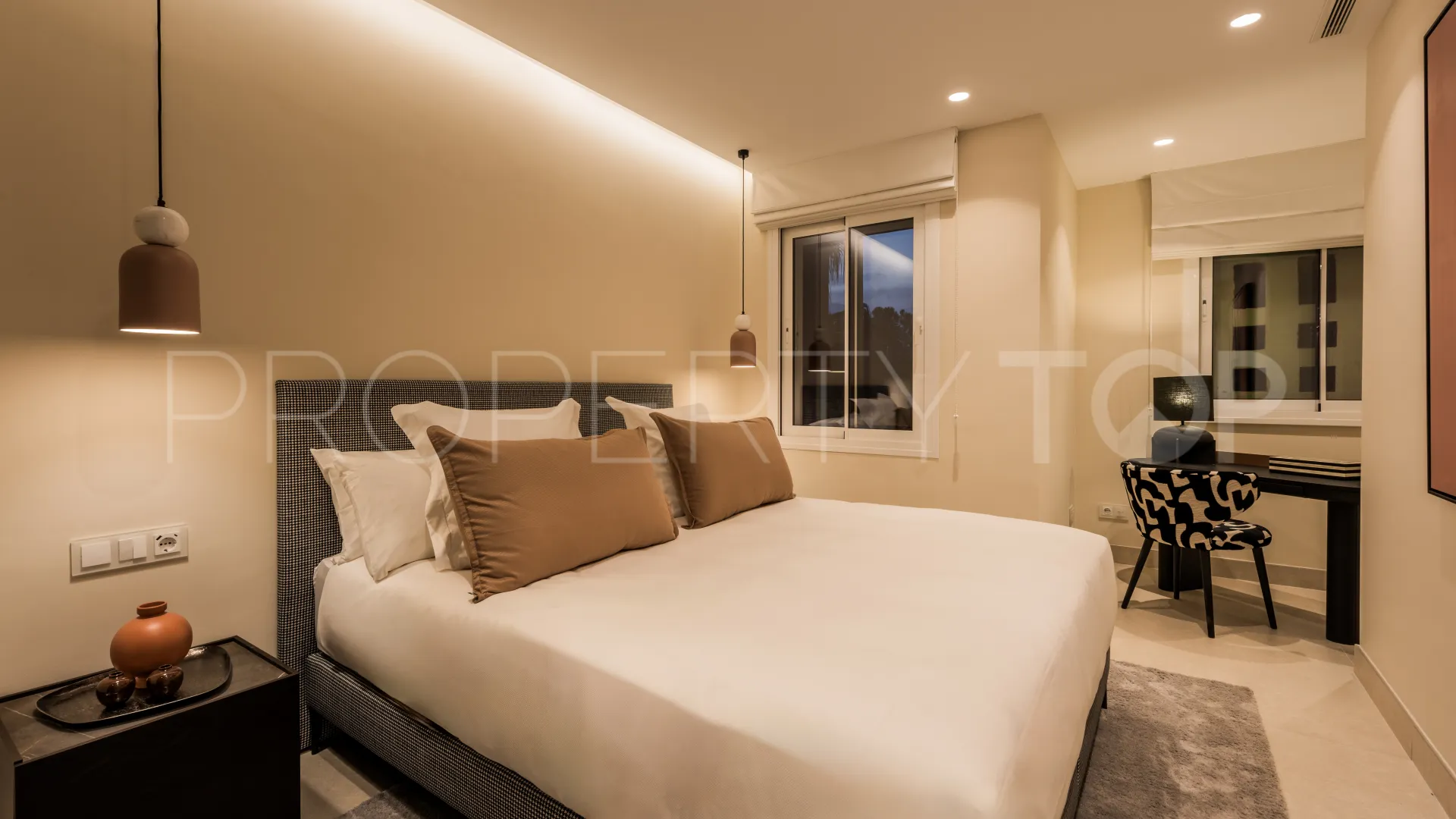 For sale 3 bedrooms apartment in Estepona East
