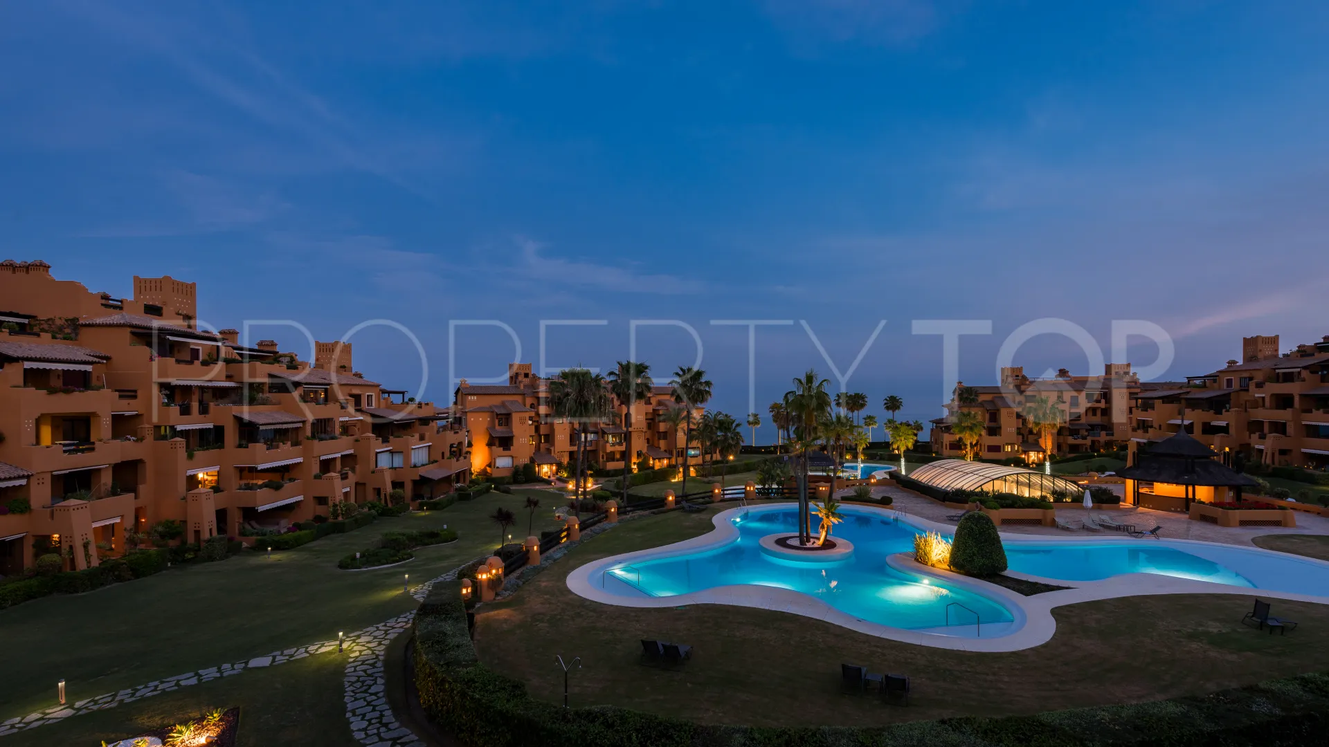 For sale 3 bedrooms apartment in Estepona East