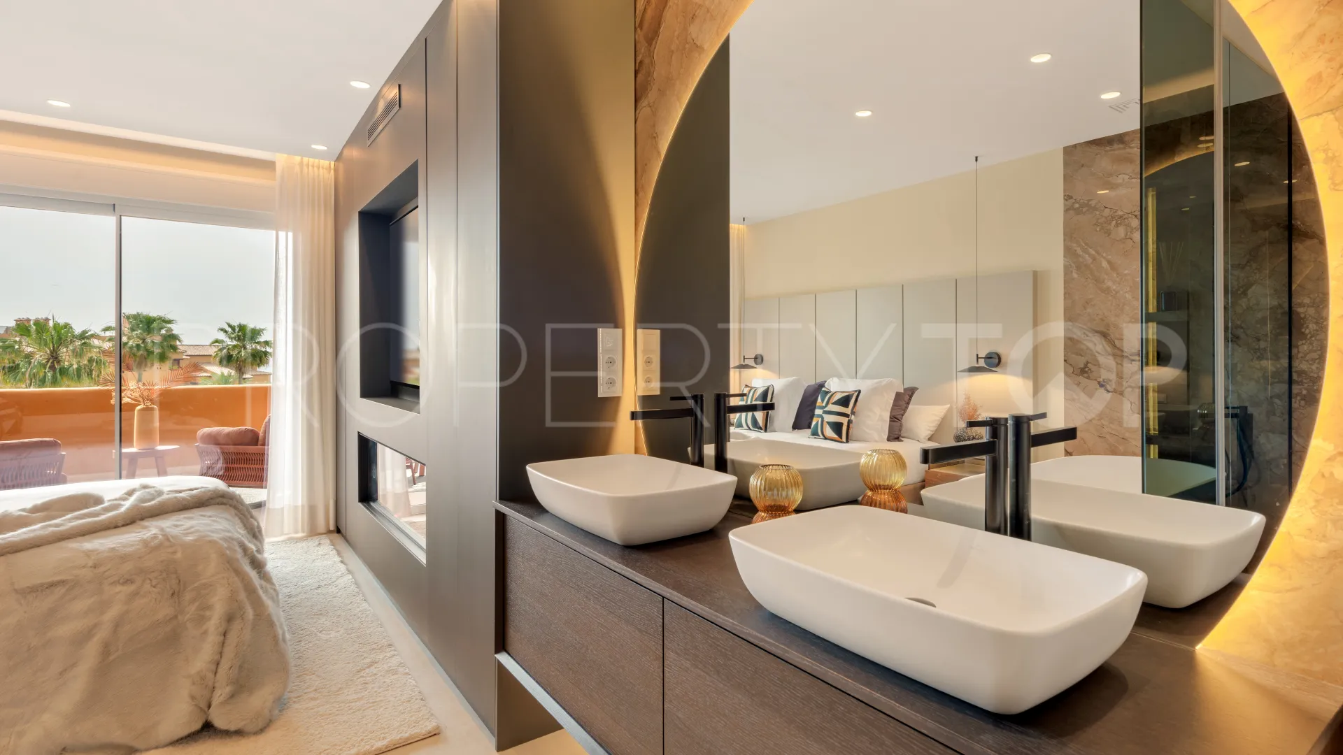 For sale 3 bedrooms apartment in Estepona East