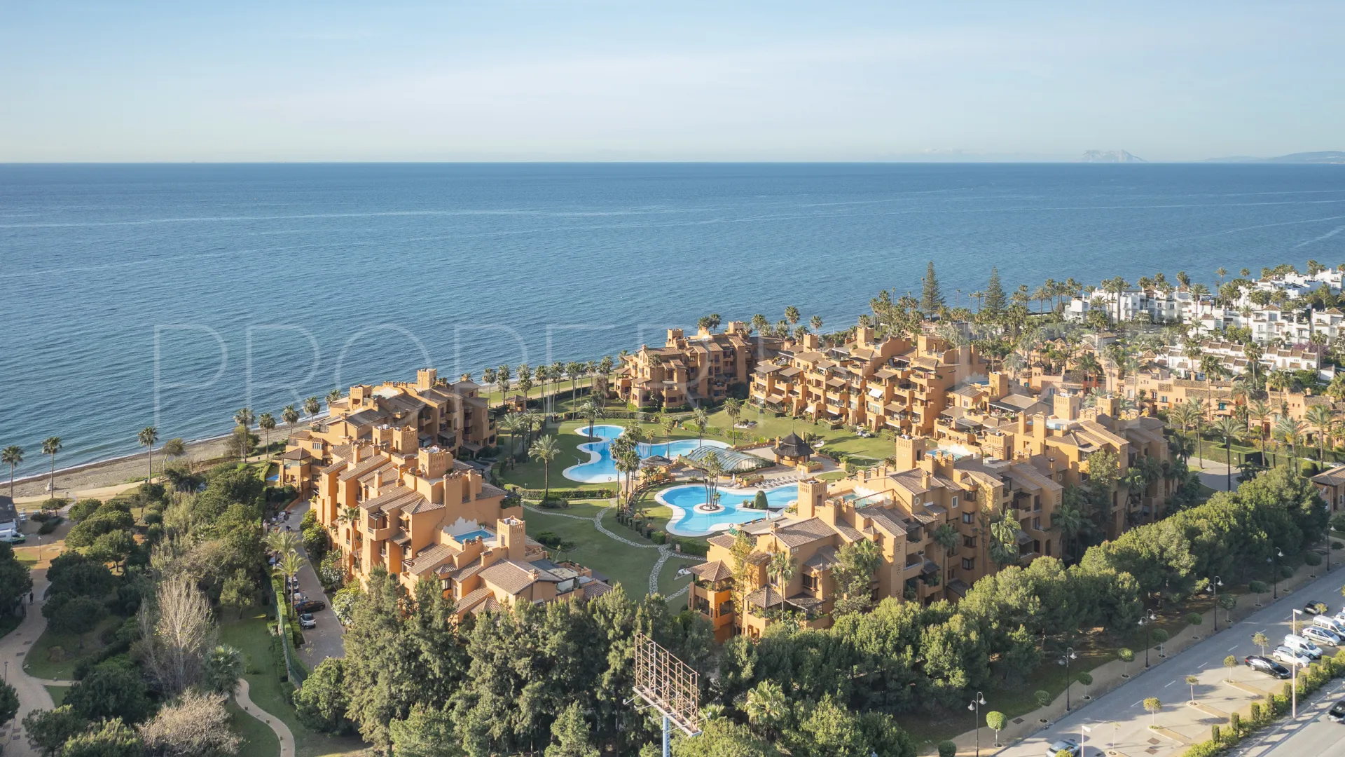 For sale 3 bedrooms apartment in Estepona East