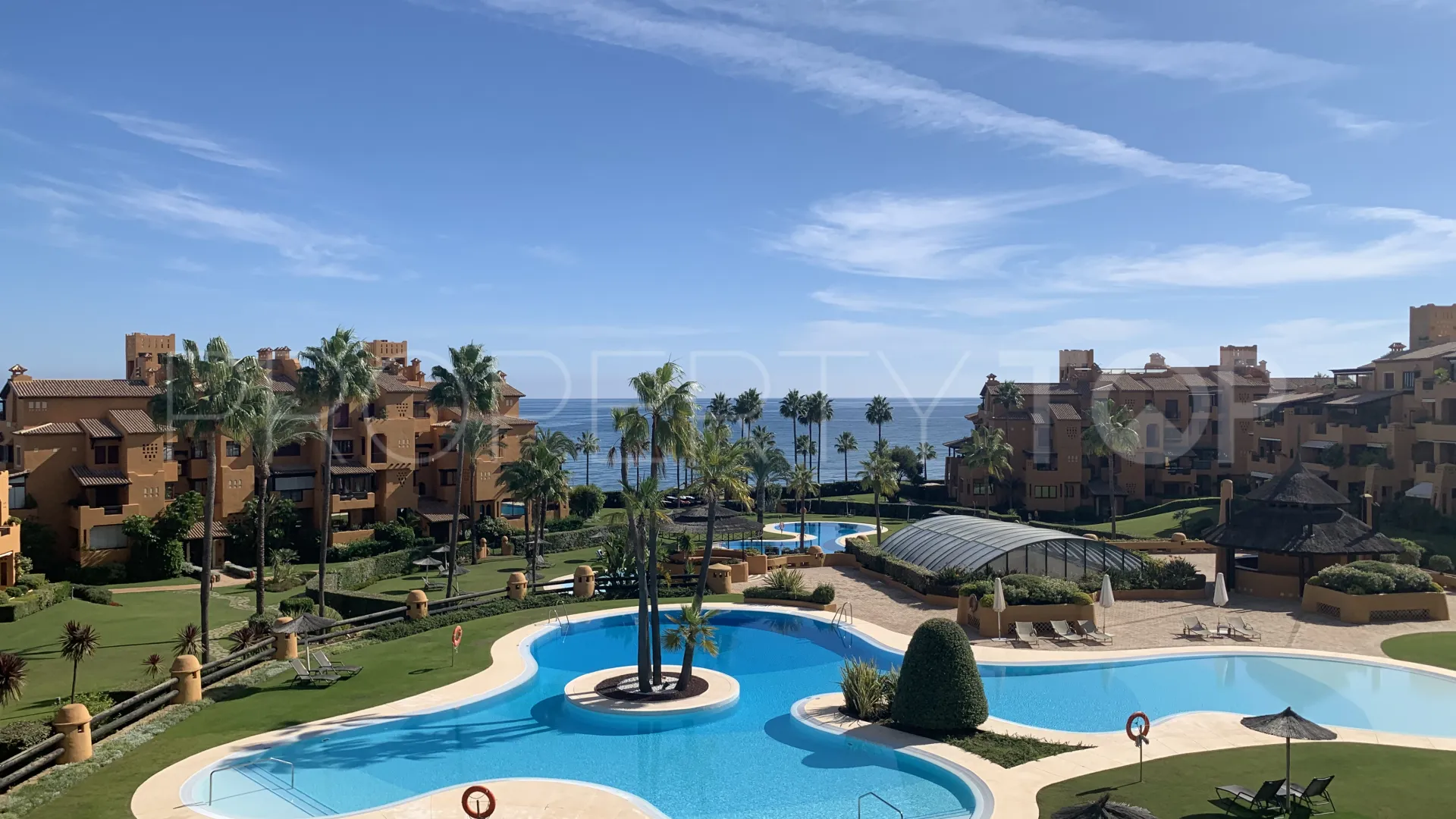 For sale 3 bedrooms apartment in Estepona East
