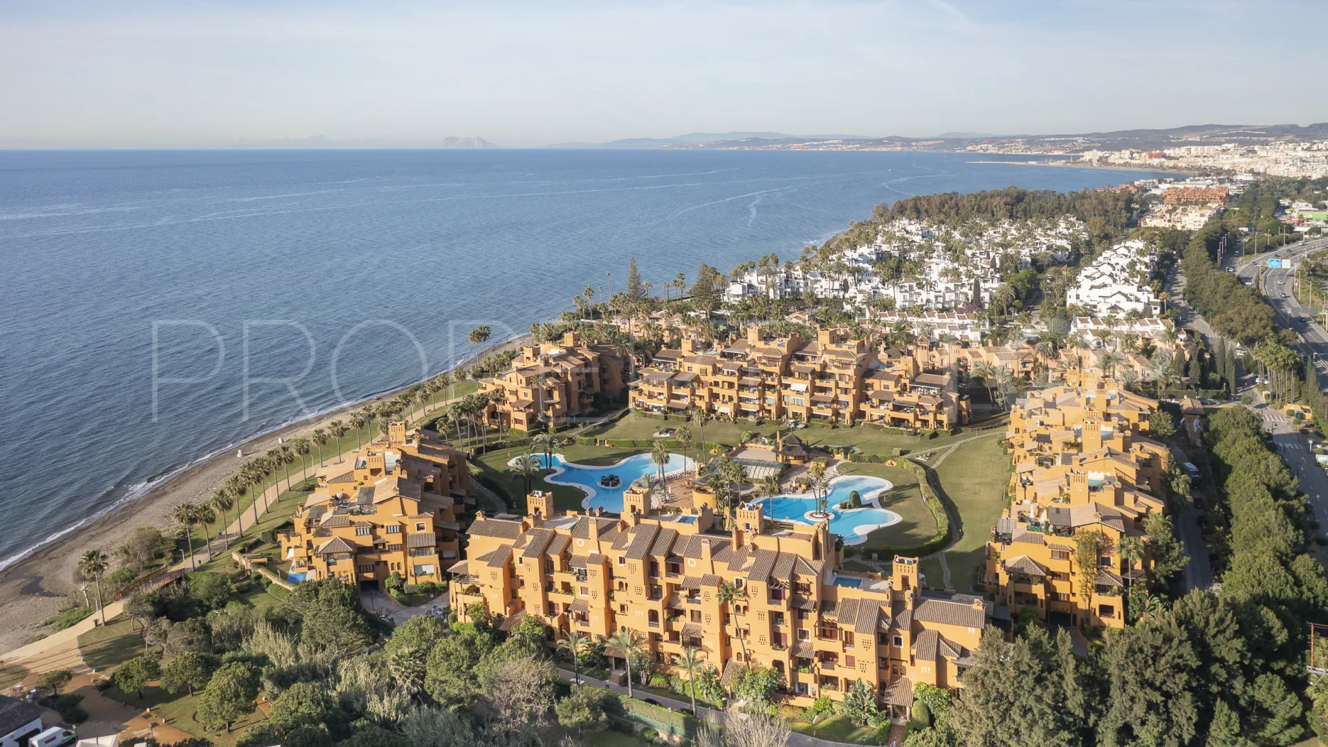 For sale 3 bedrooms apartment in Estepona East