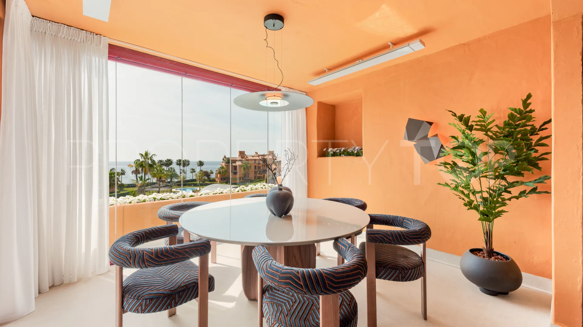 For sale 3 bedrooms apartment in Estepona East