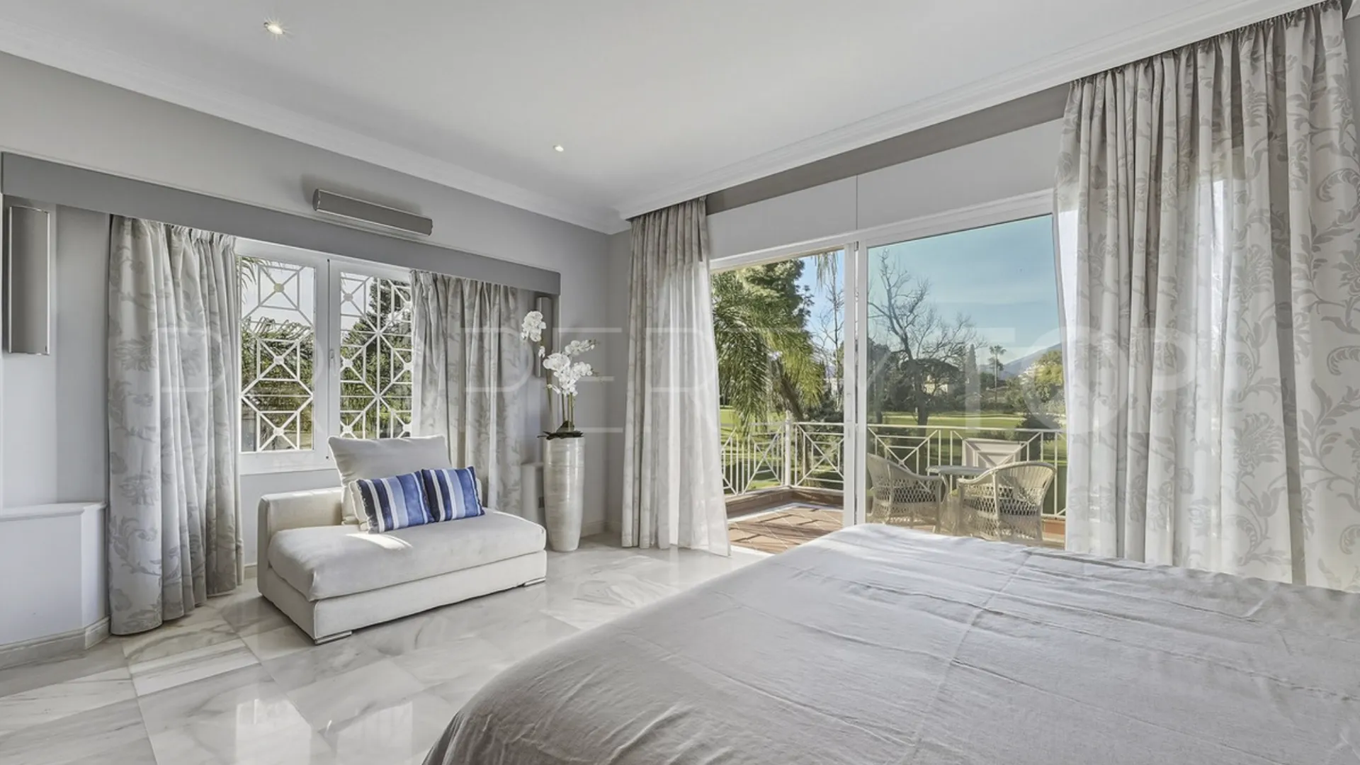 Villa for sale in Guadalmina Alta