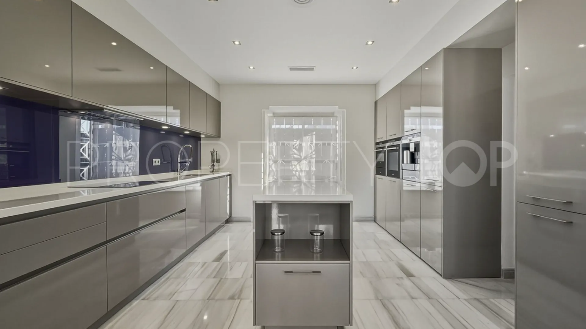 Villa for sale in Guadalmina Alta
