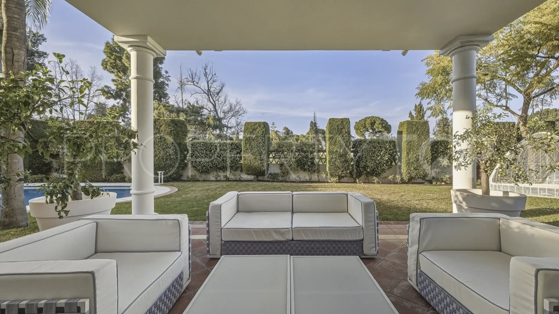 Villa for sale in Guadalmina Alta