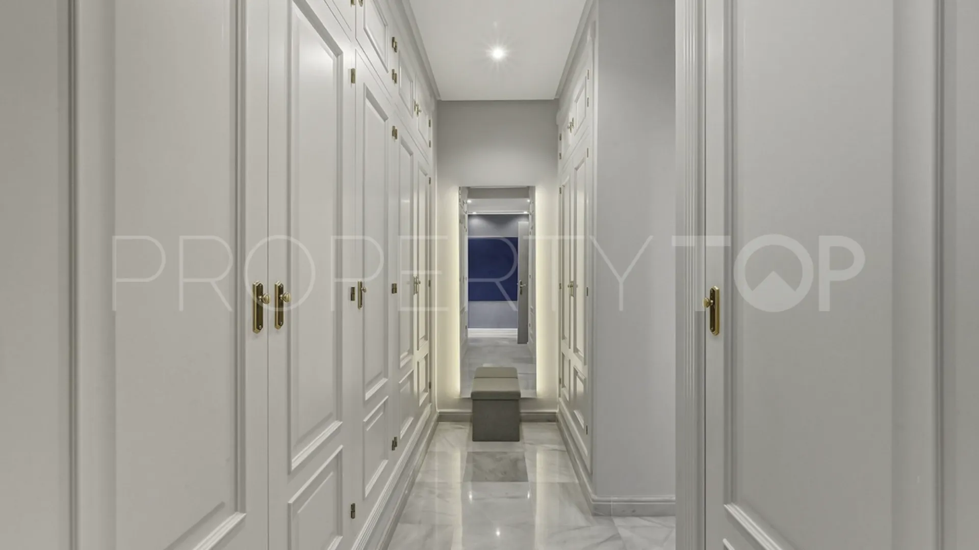 Villa for sale in Guadalmina Alta