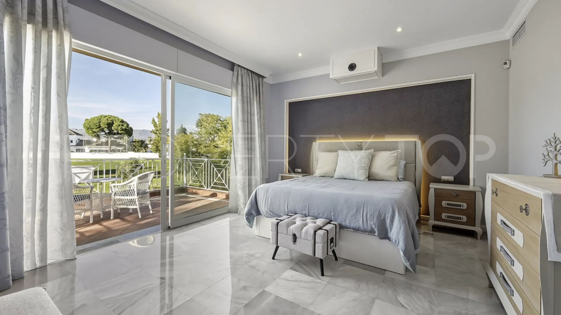 Villa for sale in Guadalmina Alta