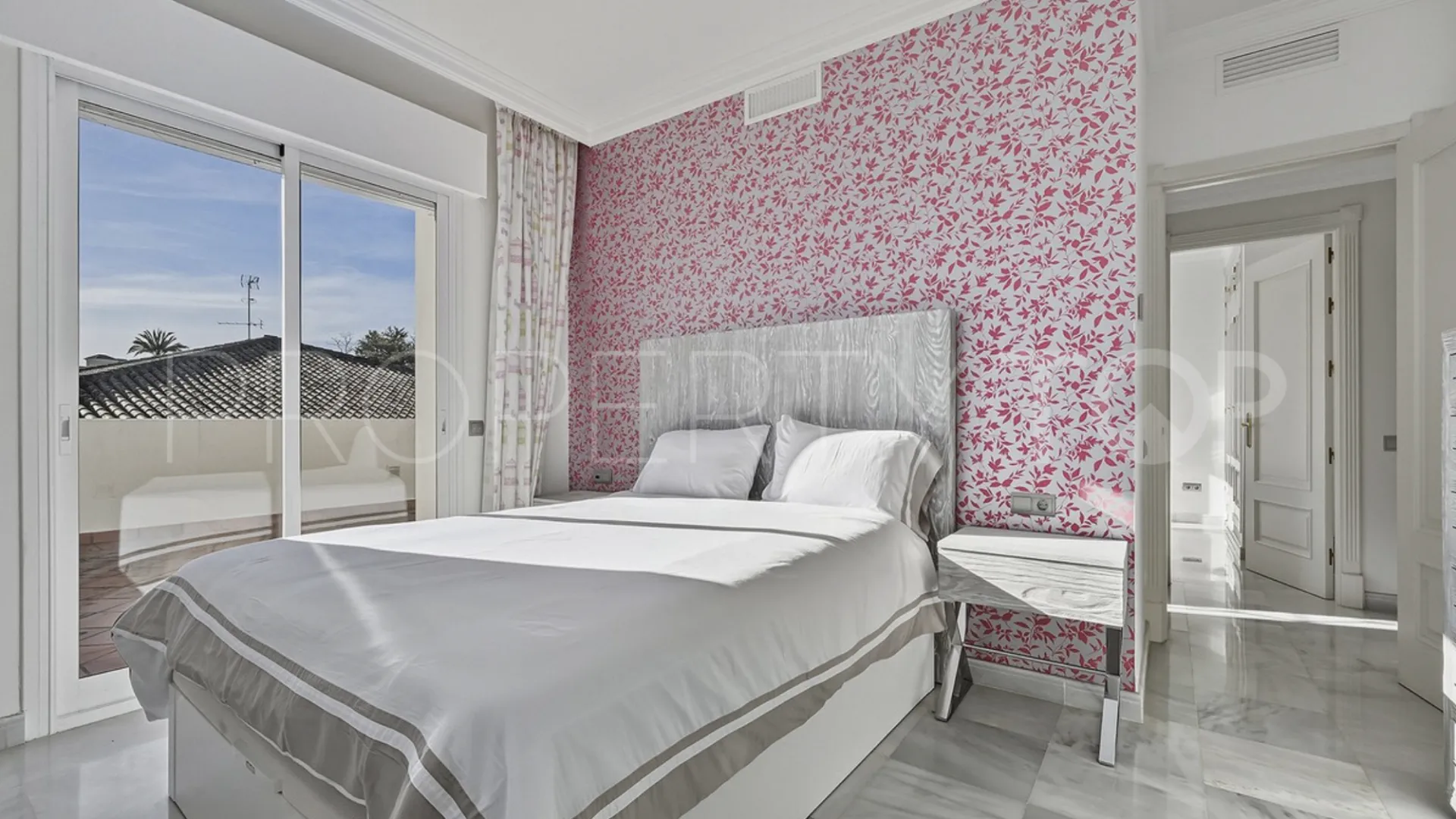 Villa for sale in Guadalmina Alta