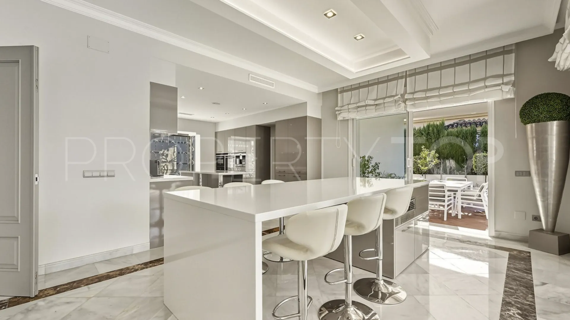 Villa for sale in Guadalmina Alta