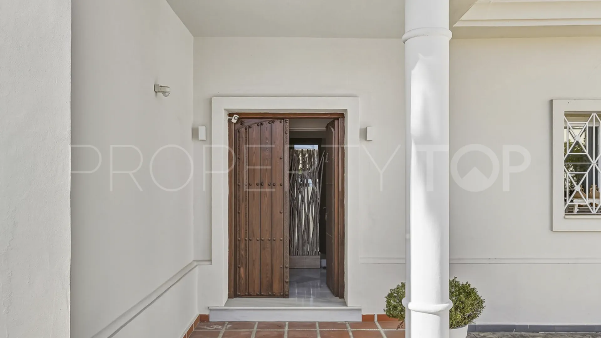 Villa for sale in Guadalmina Alta