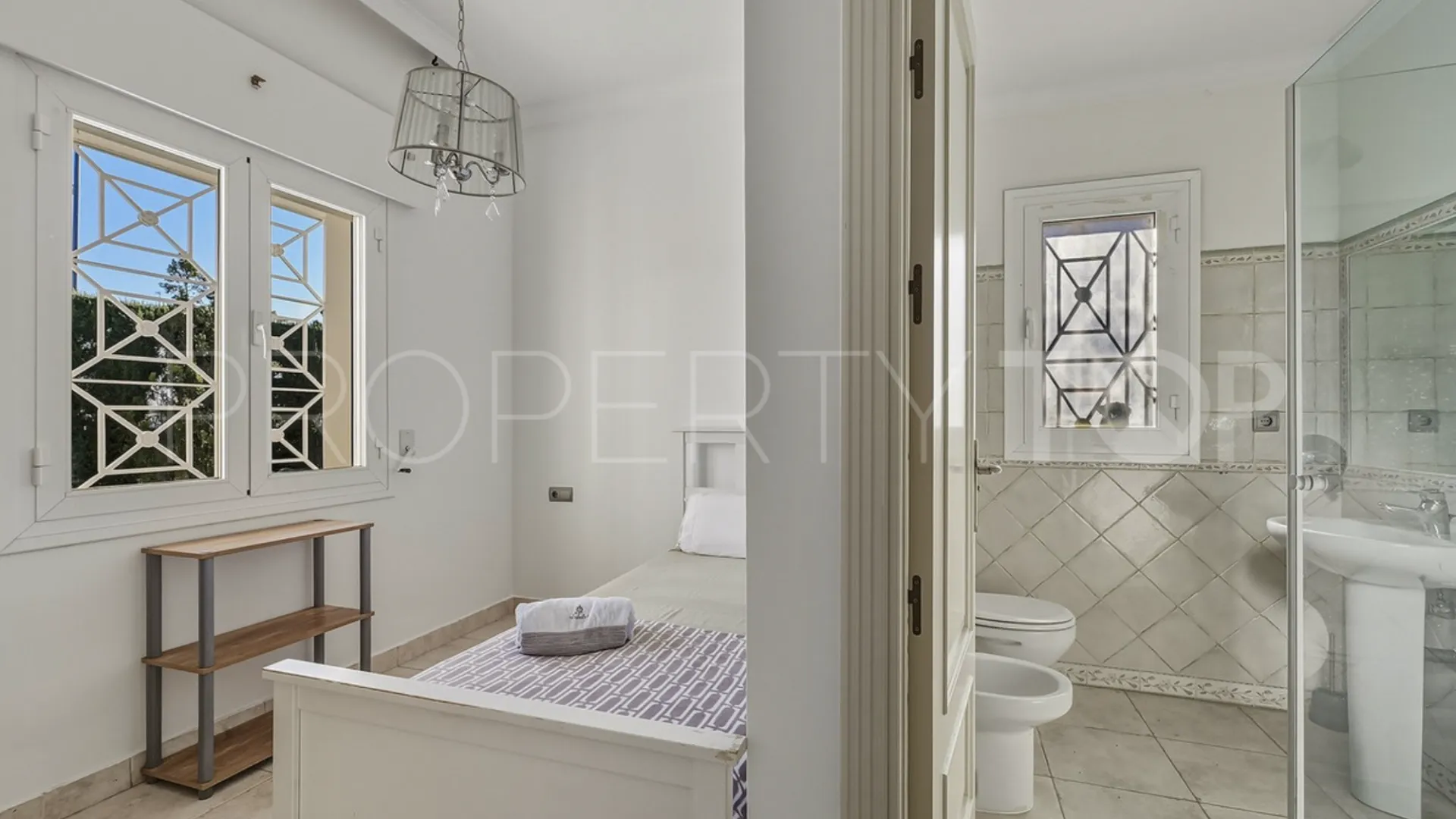 Villa for sale in Guadalmina Alta