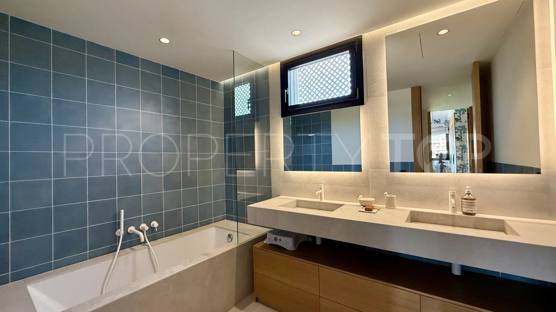 Se vende atico duplex en Alhambra del Golf con 4 dormitorios