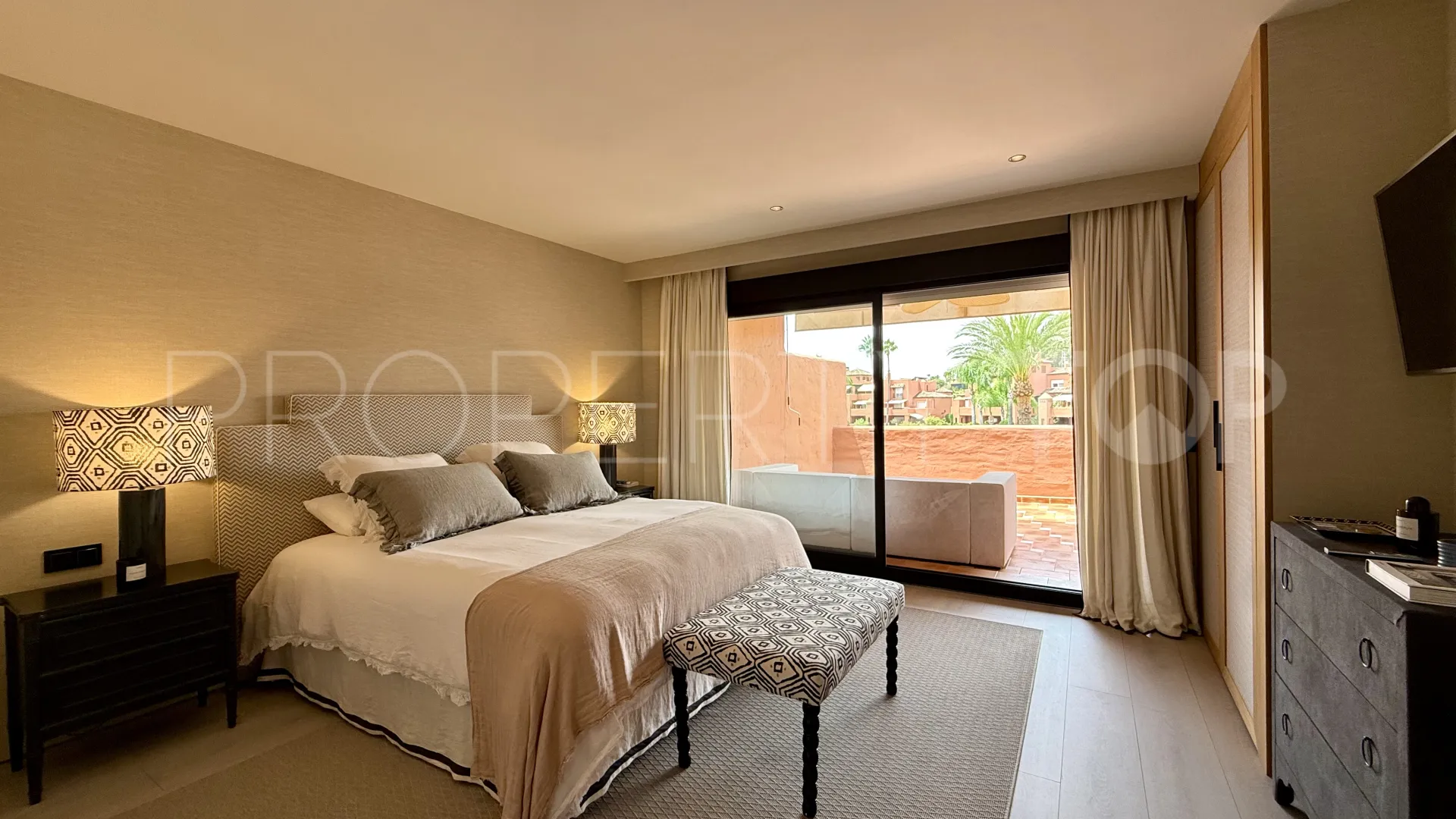 Se vende atico duplex en Alhambra del Golf con 4 dormitorios