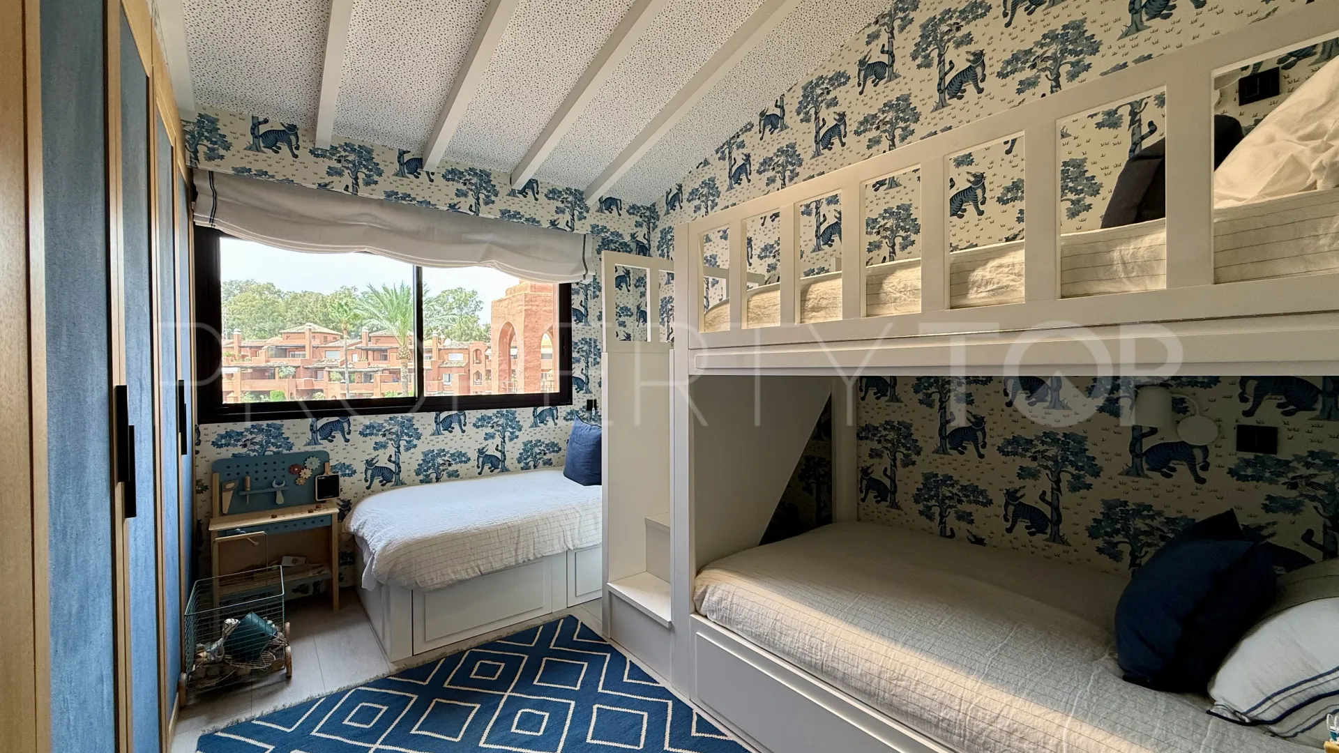 Se vende atico duplex en Alhambra del Golf con 4 dormitorios