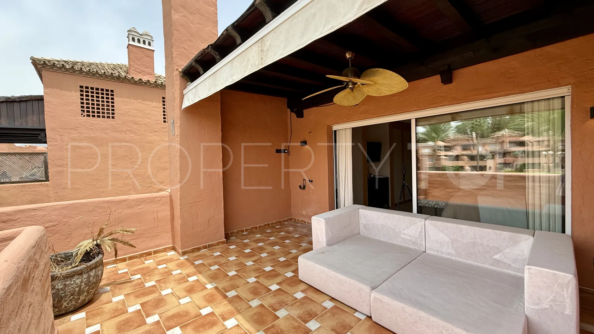 Se vende atico duplex en Alhambra del Golf con 4 dormitorios