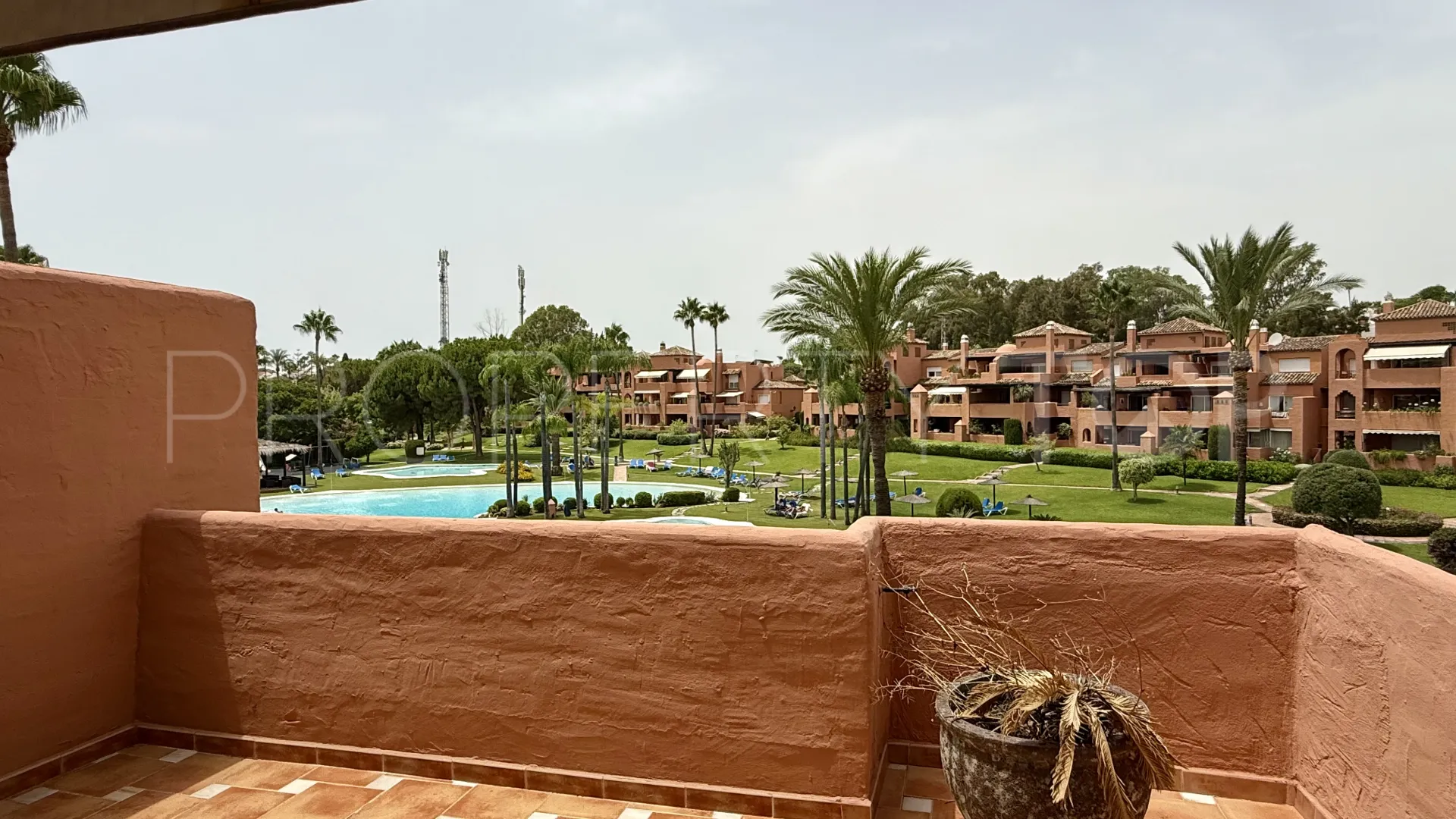 Se vende atico duplex en Alhambra del Golf con 4 dormitorios