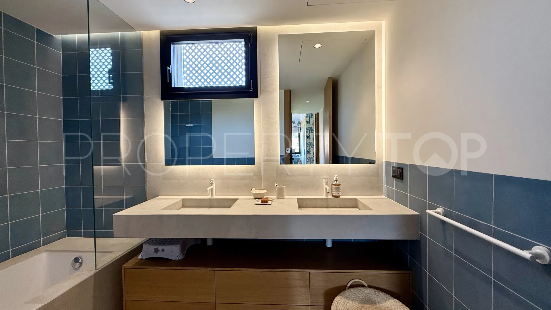 Se vende atico duplex en Alhambra del Golf con 4 dormitorios