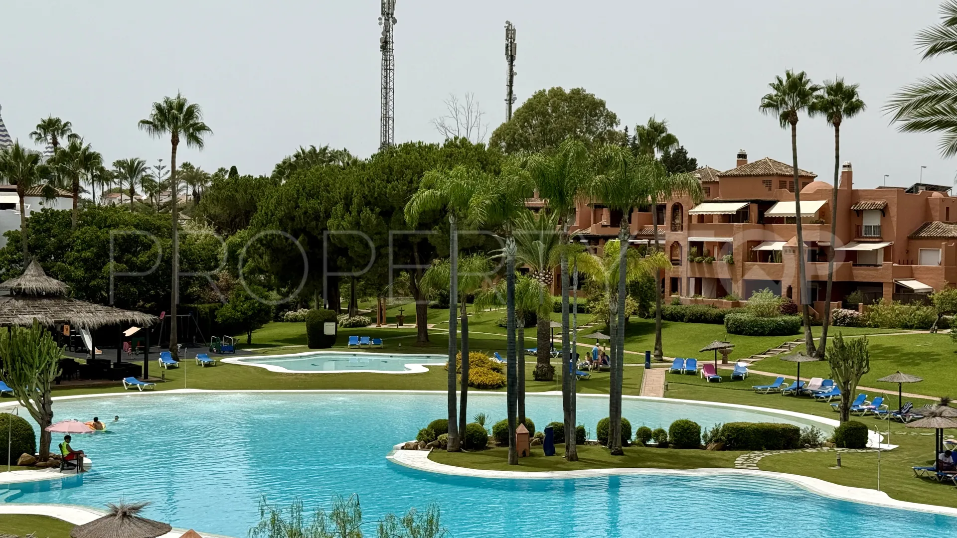 Se vende atico duplex en Alhambra del Golf con 4 dormitorios