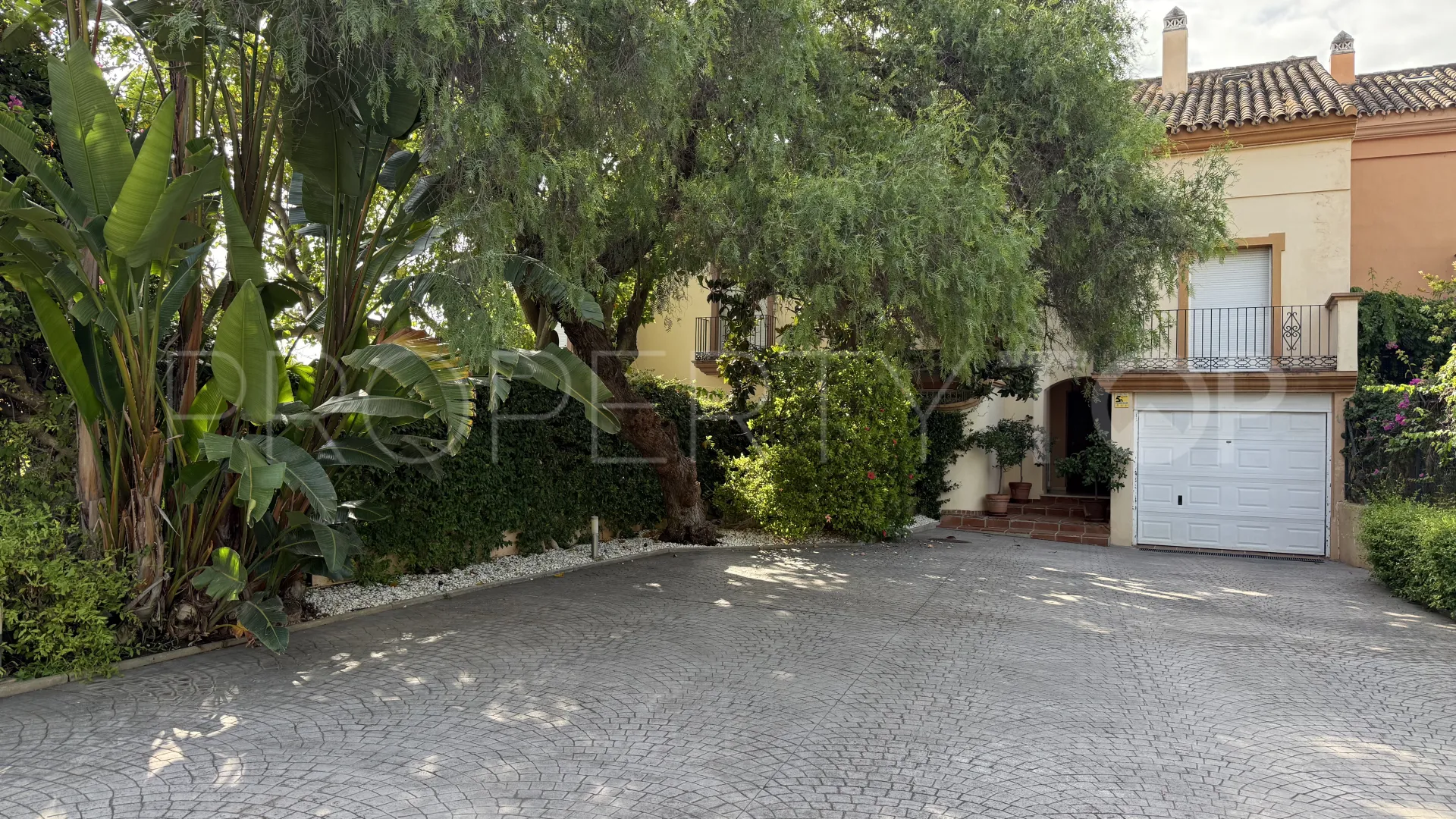 Se vende adosado en Guadalmina Baja de 5 dormitorios