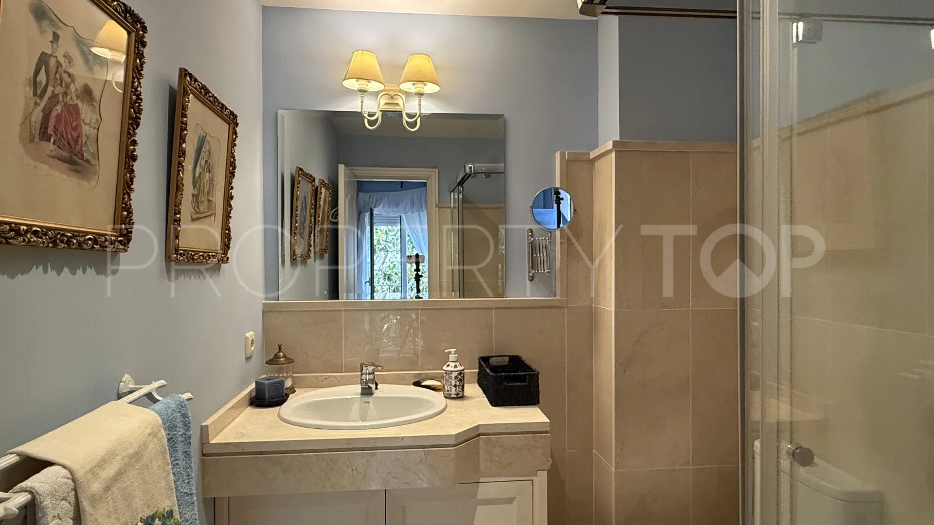 Se vende adosado en Guadalmina Baja de 5 dormitorios