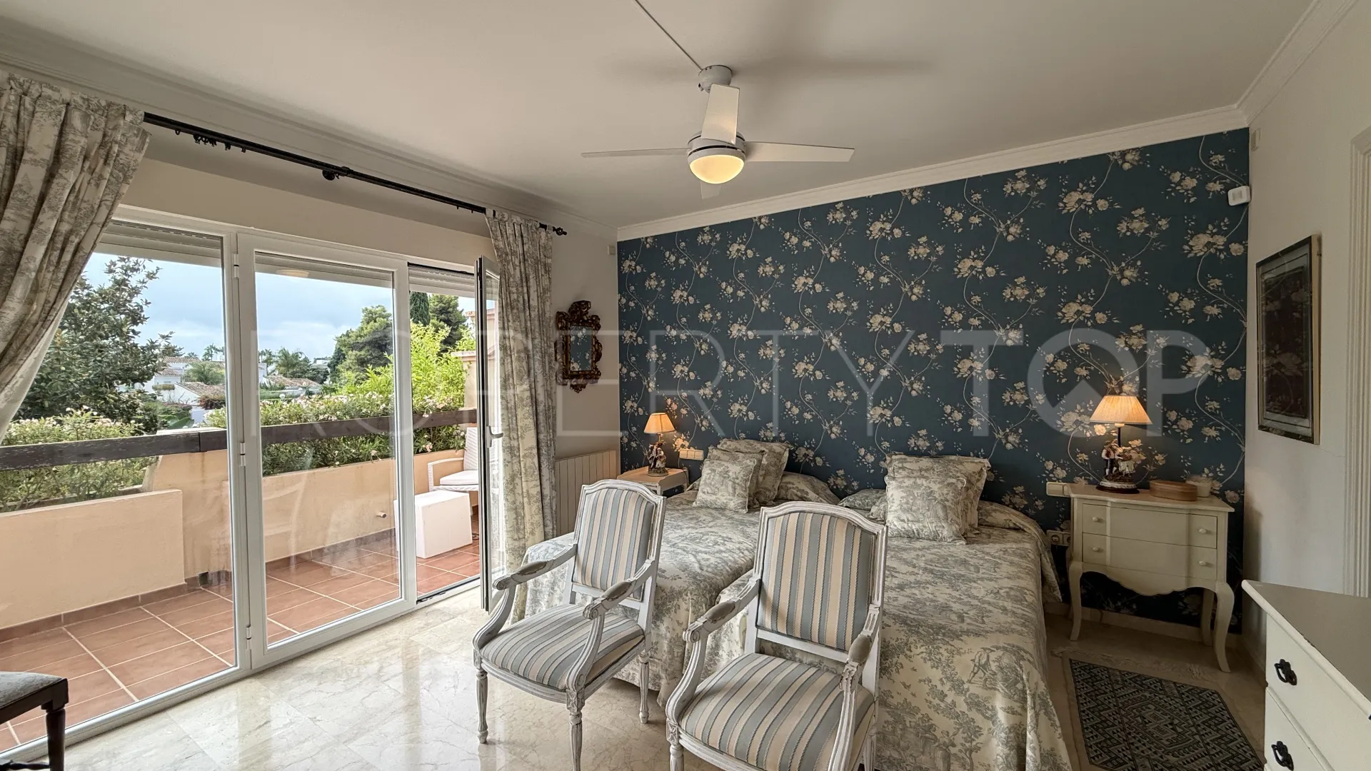Se vende adosado en Guadalmina Baja de 5 dormitorios