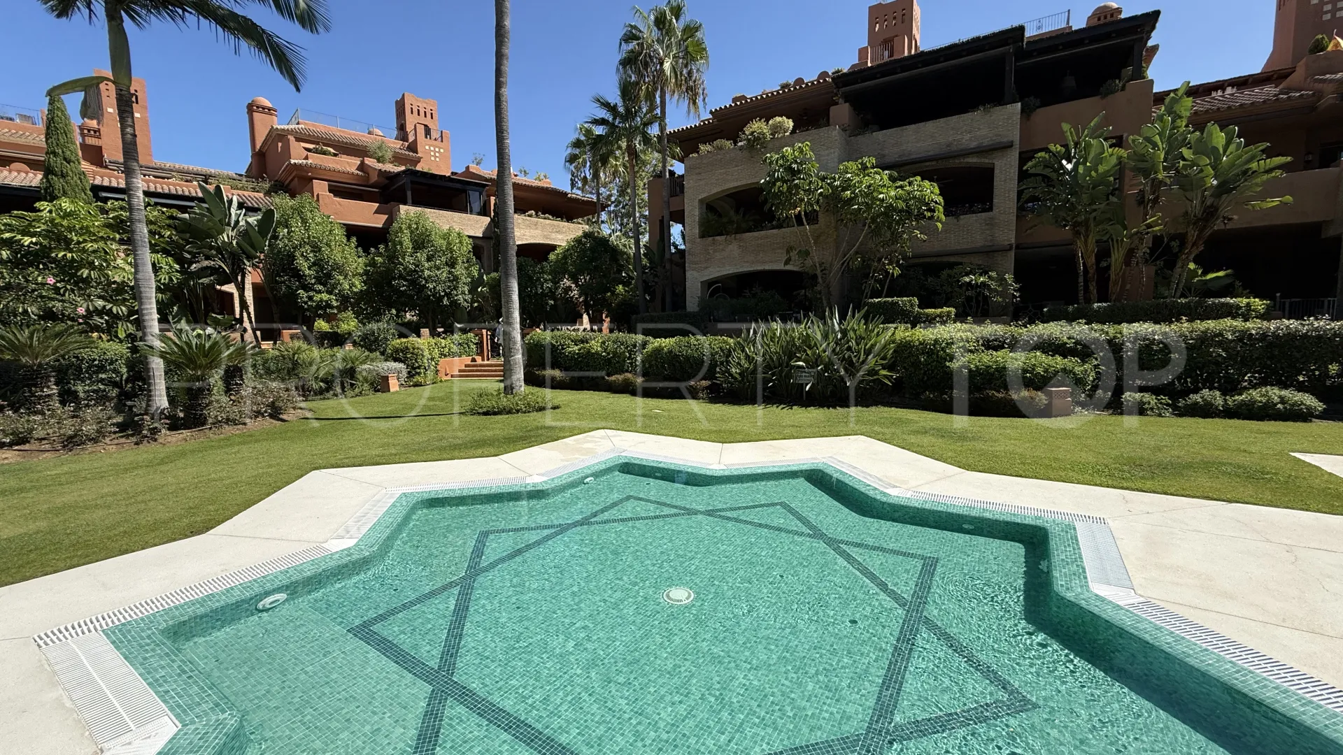 Alhambra los Granados apartment for sale