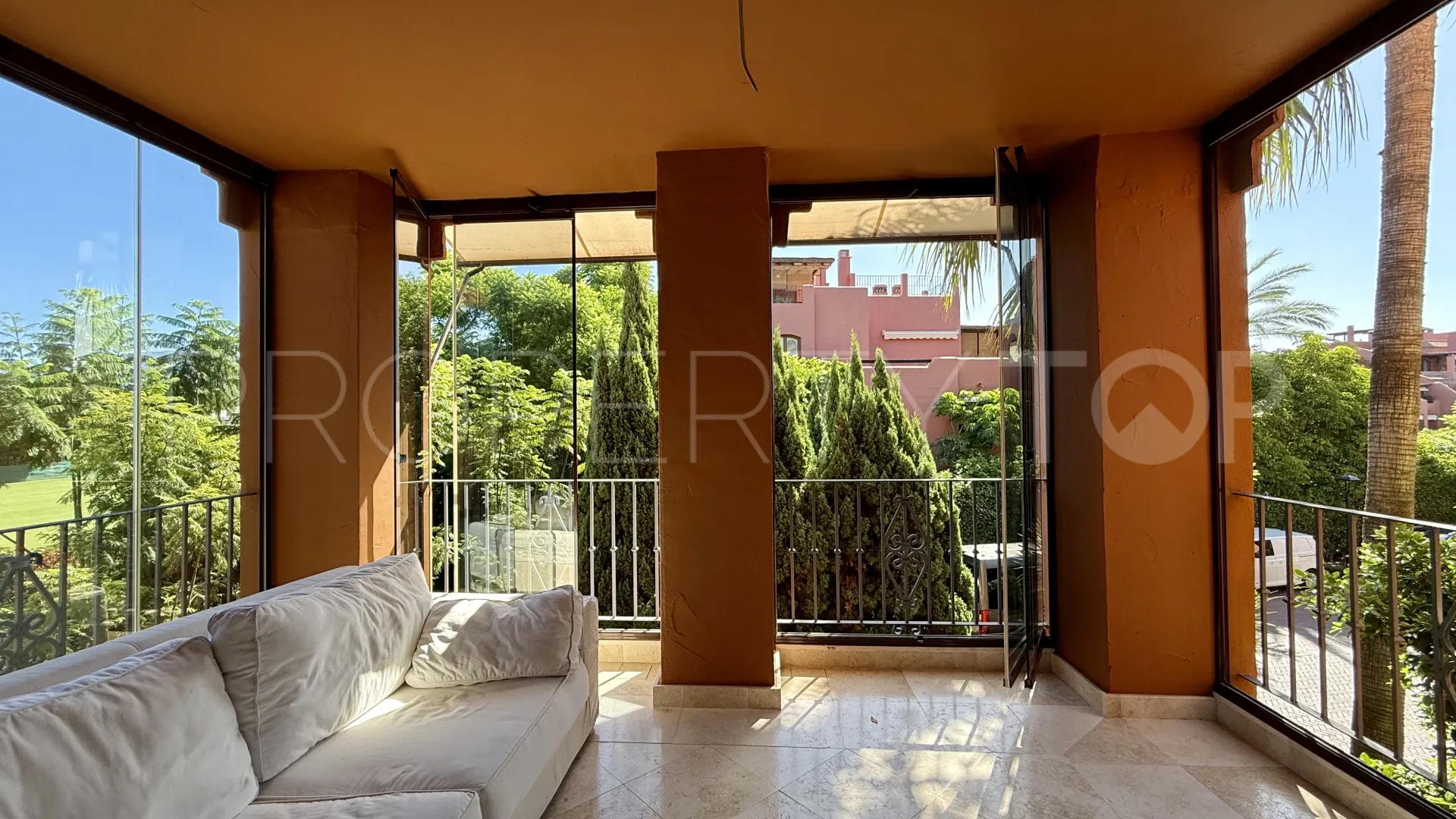 Alhambra los Granados apartment for sale