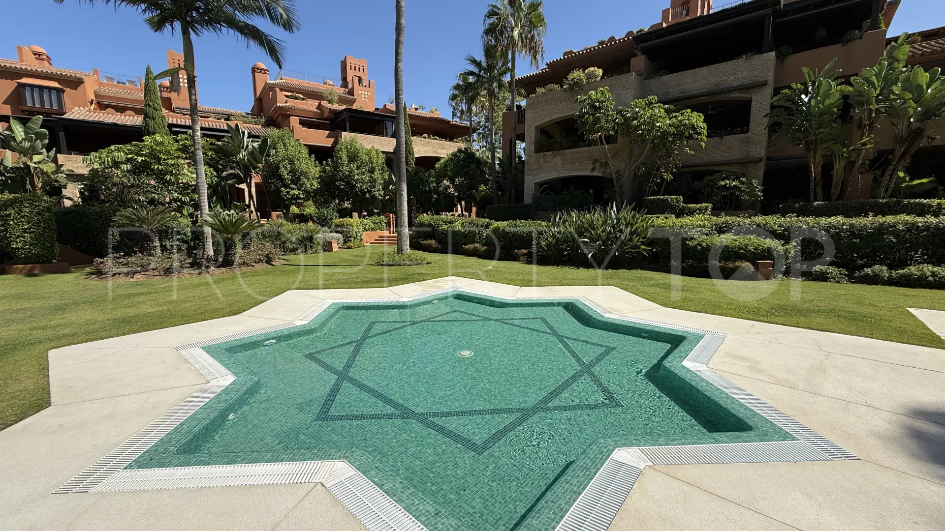 Alhambra los Granados apartment for sale