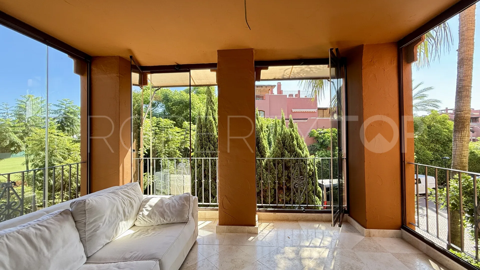 Alhambra los Granados apartment for sale
