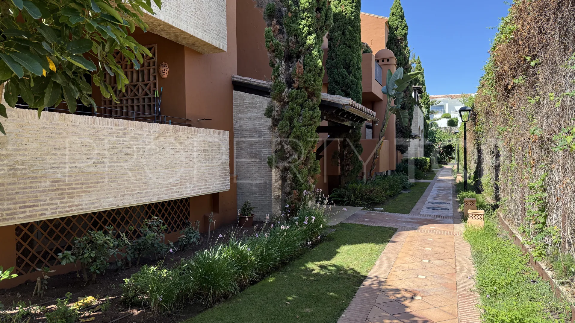 Alhambra los Granados apartment for sale