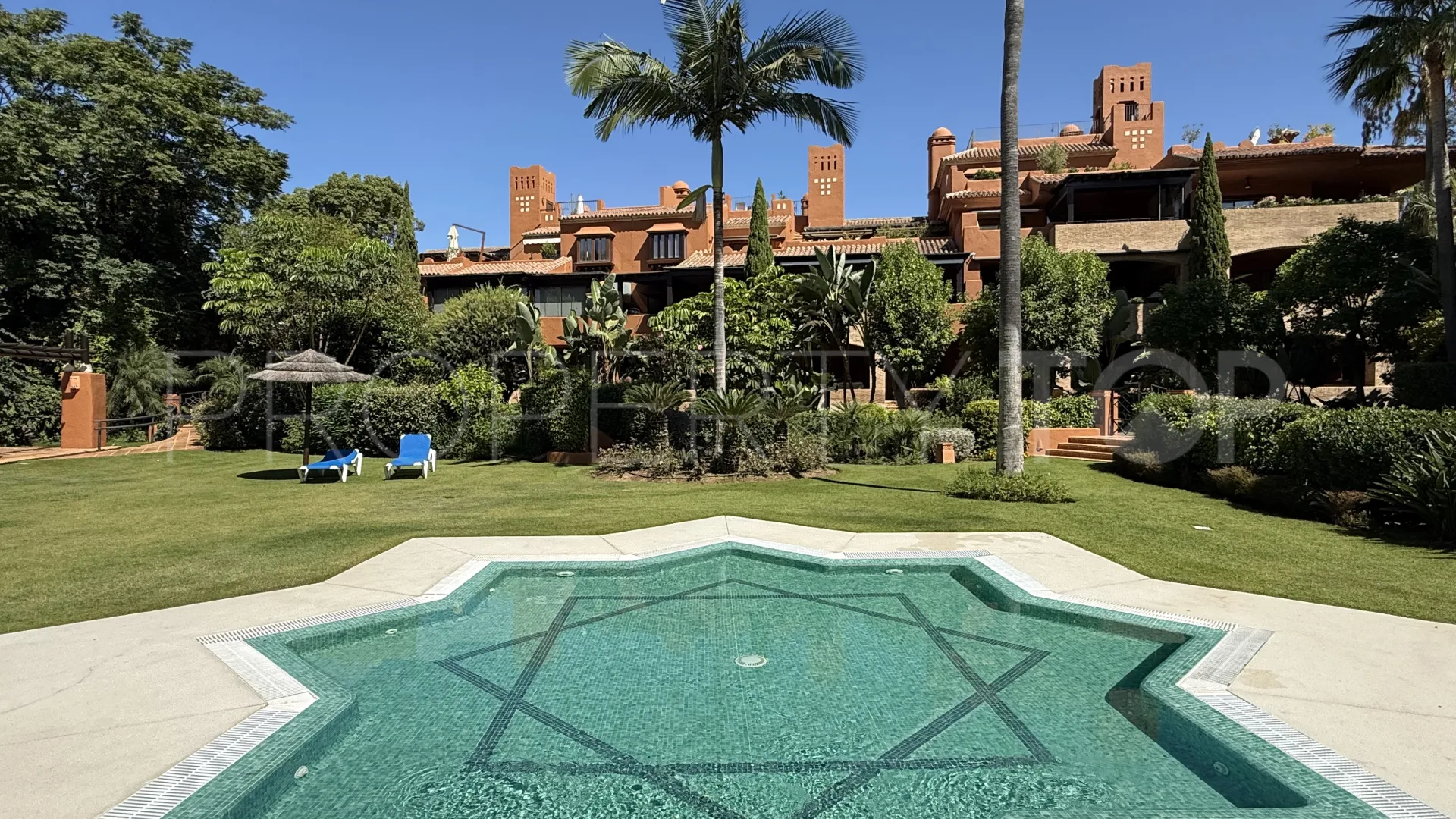 Alhambra los Granados apartment for sale